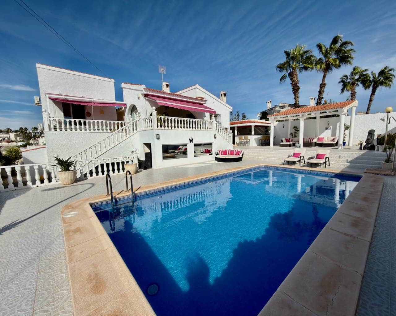 4 bedroom Villa for sale in Ciudad Quesada with pool garage - € 485,000 (Ref: 9378378)