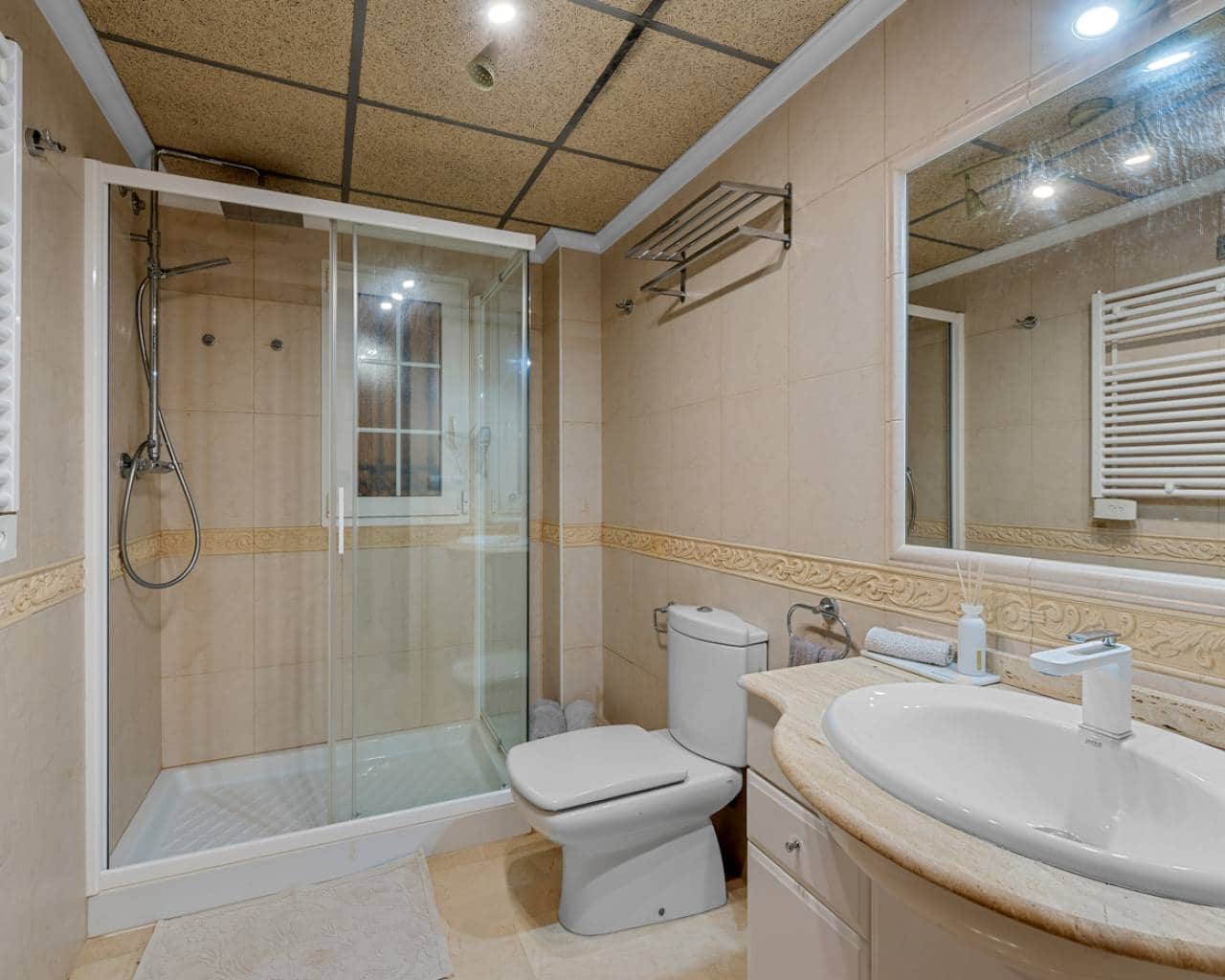 2 soverom Leilighet til salgs i Cabo Roig med svømmebasseng garasje - € 375 000 (Ref: 9443649)