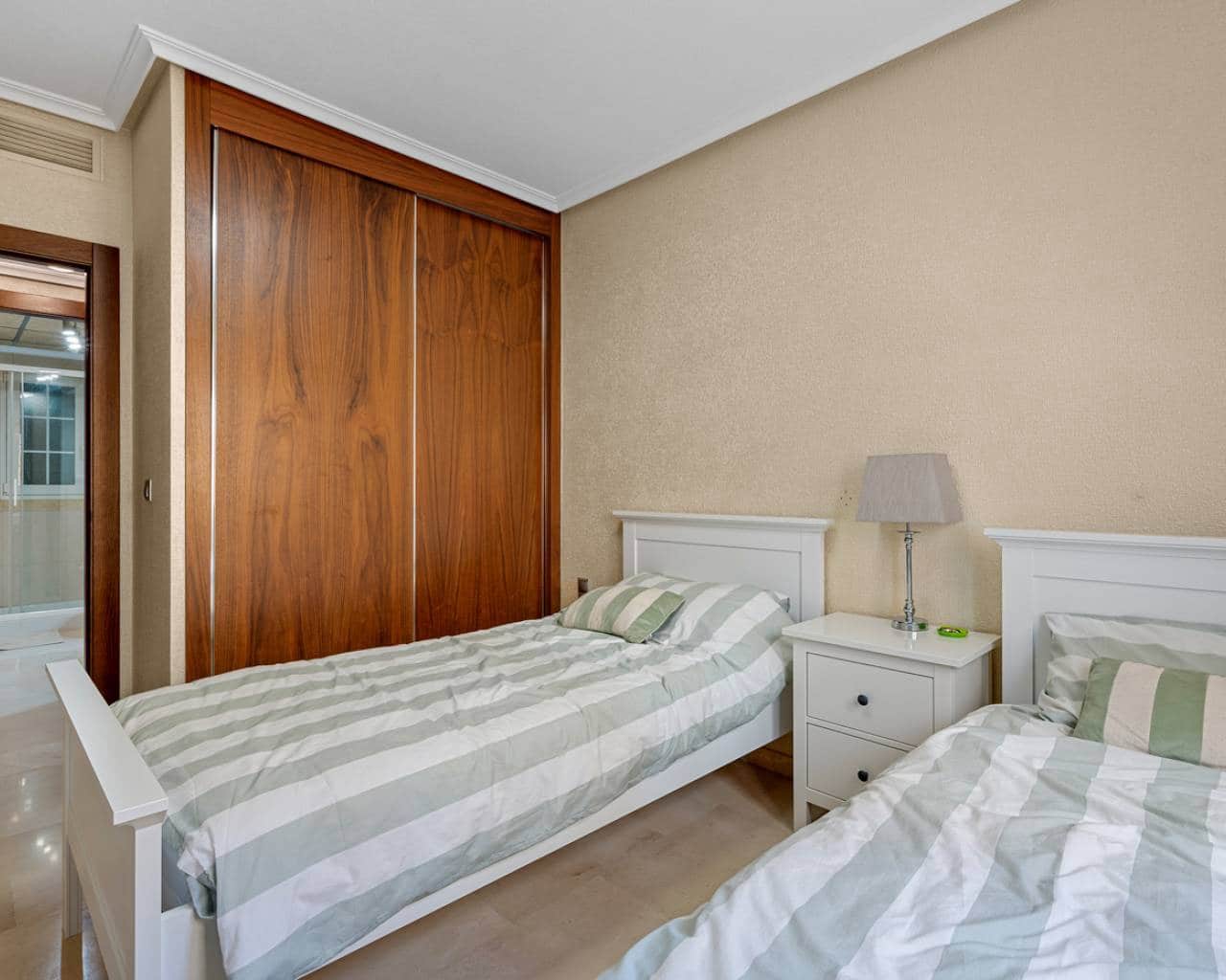 2 soverom Leilighet til salgs i Cabo Roig med svømmebasseng garasje - € 375 000 (Ref: 9443649)