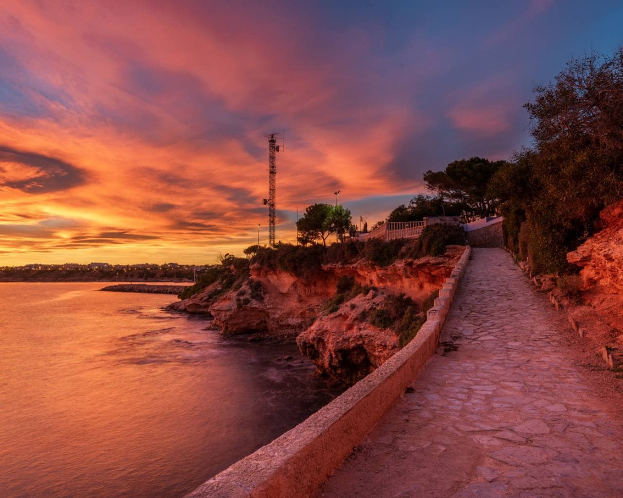 2 soverom Leilighet til salgs i Cabo Roig med svømmebasseng garasje - € 375 000 (Ref: 9443649)