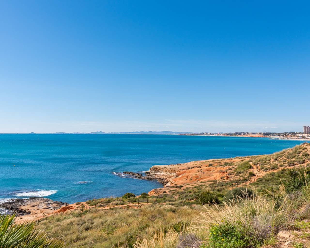 2 soverom Leilighet til salgs i Cabo Roig med svømmebasseng garasje - € 375 000 (Ref: 9443649)