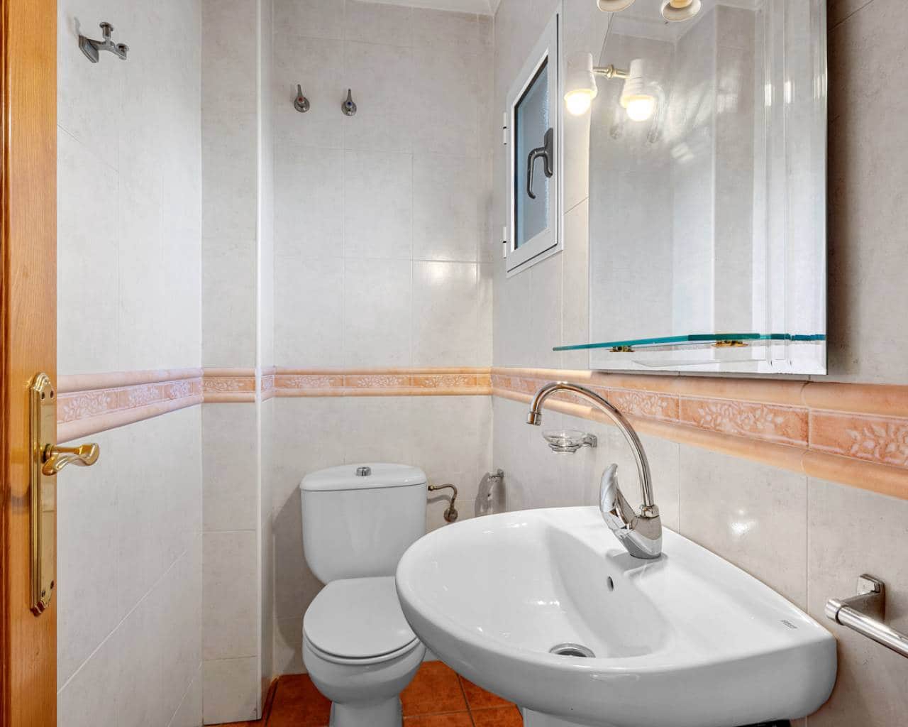 10 bedroom Villa for sale in Los Montesinos with pool garage - € 425,000 (Ref: 9580390)