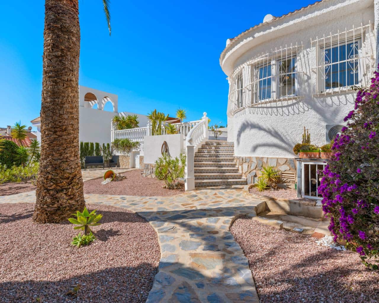 3 chambre Villa/Maison à vendre à Ciudad Quesada avec piscine garage - 599 950 € (Ref: 9665390)