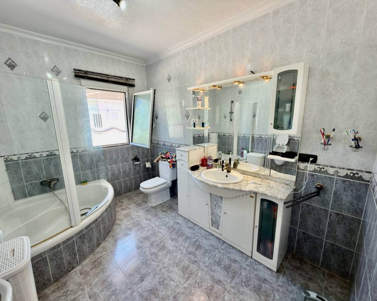 4 bedroom Villa for sale in Ciudad Quesada with pool garage - € 585,000 (Ref: 9827782)