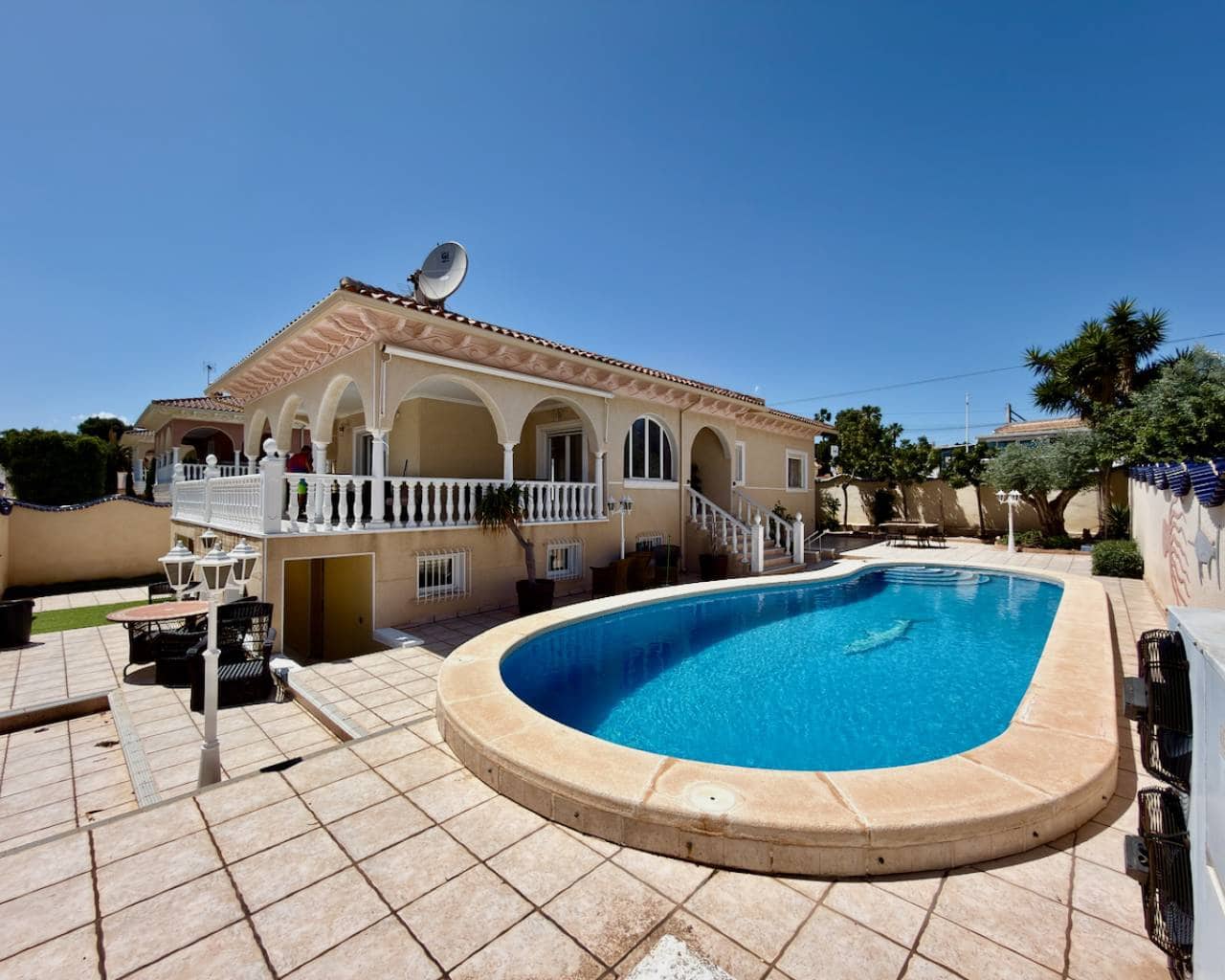 4 bedroom Villa for sale in Ciudad Quesada with pool garage - € 585,000 (Ref: 9827782)