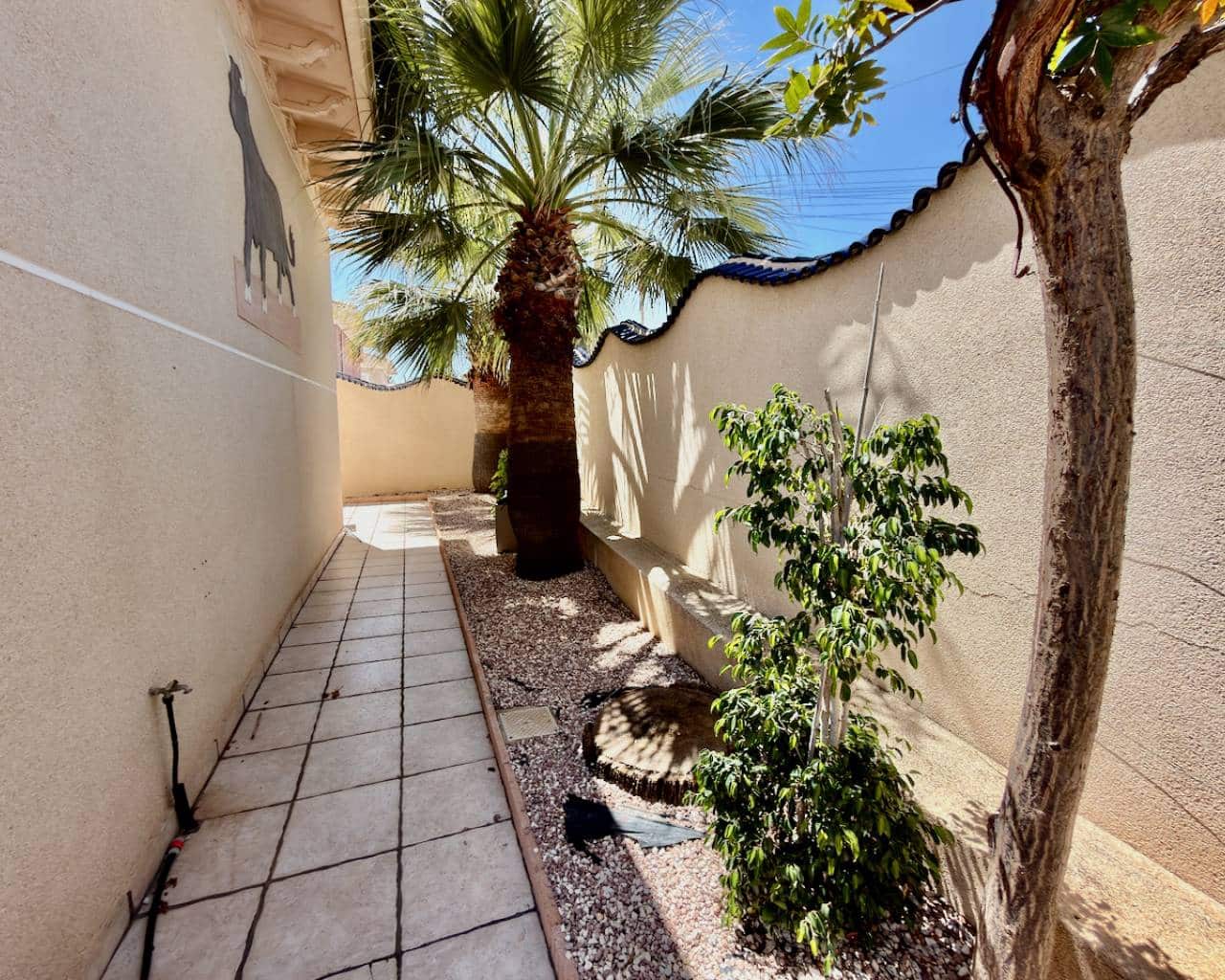 4 bedroom Villa for sale in Ciudad Quesada with pool garage - € 585,000 (Ref: 9827782)