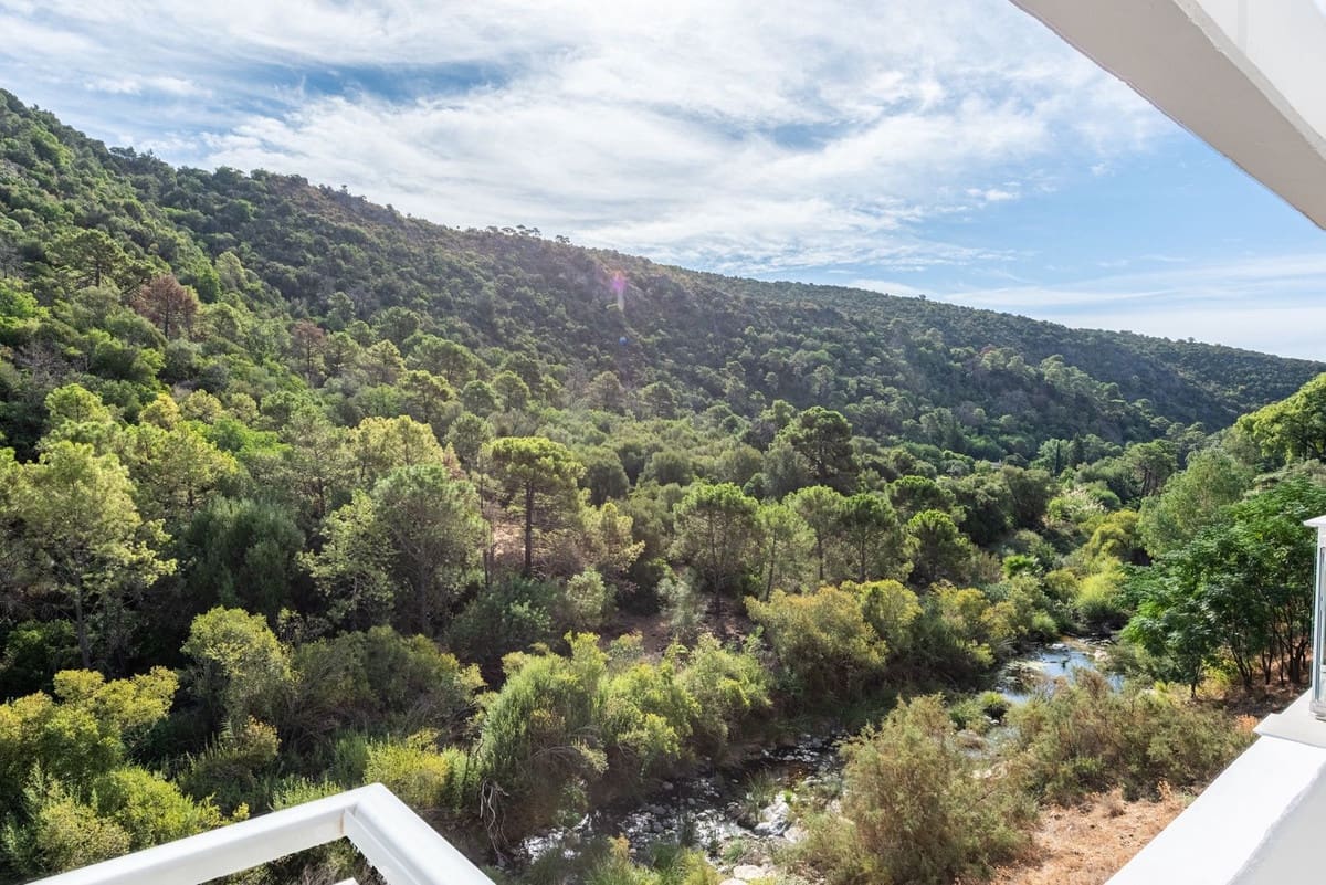 2 Zimmer Apartment zu verkaufen in Benahavis mit Pool Garage - 545.000 € (Ref: 9296249)