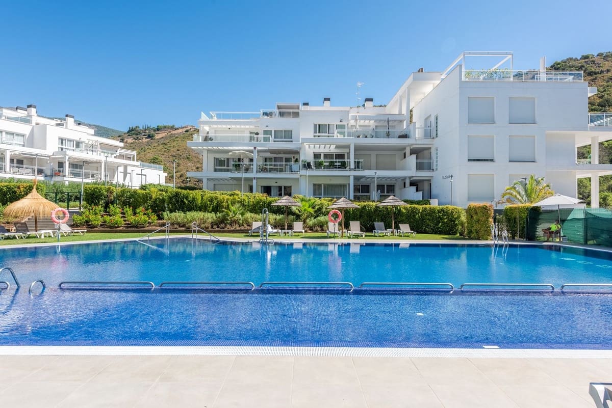 3 bedroom Apartment for sale in Benahavis with pool garage - € 620,000 (Ref: 9296252)