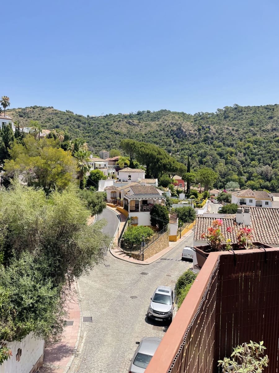 2 bedroom Apartment for sale in Benahavis with pool garage - € 275,000 (Ref: 9296254)