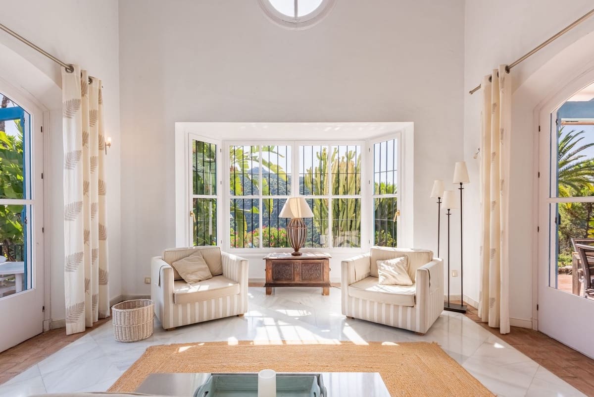 4 bedroom Villa for sale in Benahavis with pool garage - € 2,390,000 (Ref: 9296259)