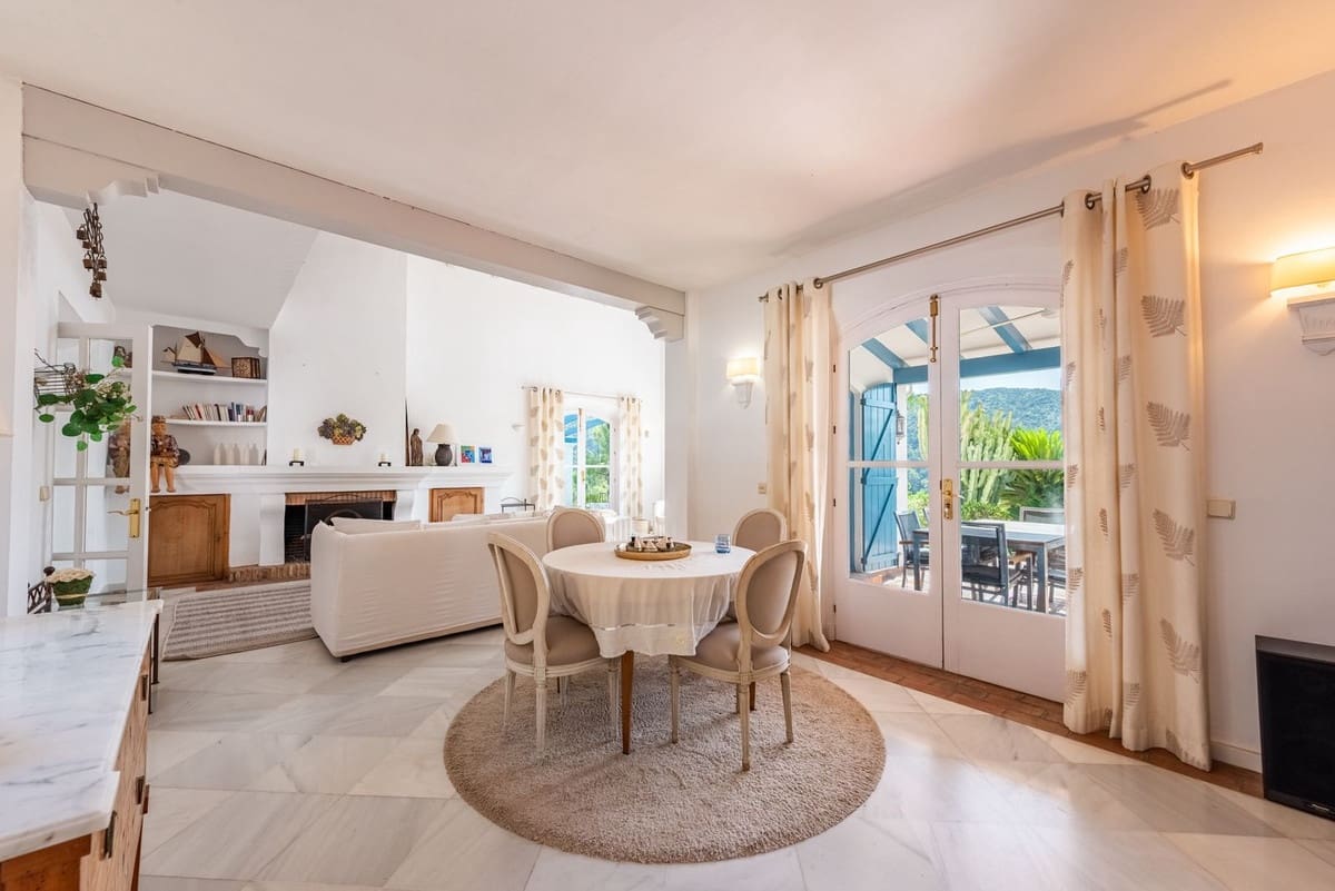 4 bedroom Villa for sale in Benahavis with pool garage - € 2,390,000 (Ref: 9296259)