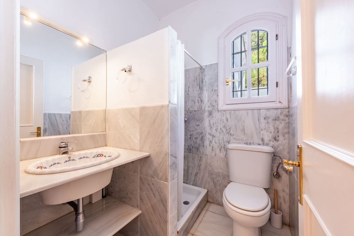 4 bedroom Villa for sale in Benahavis with pool garage - € 2,390,000 (Ref: 9296259)