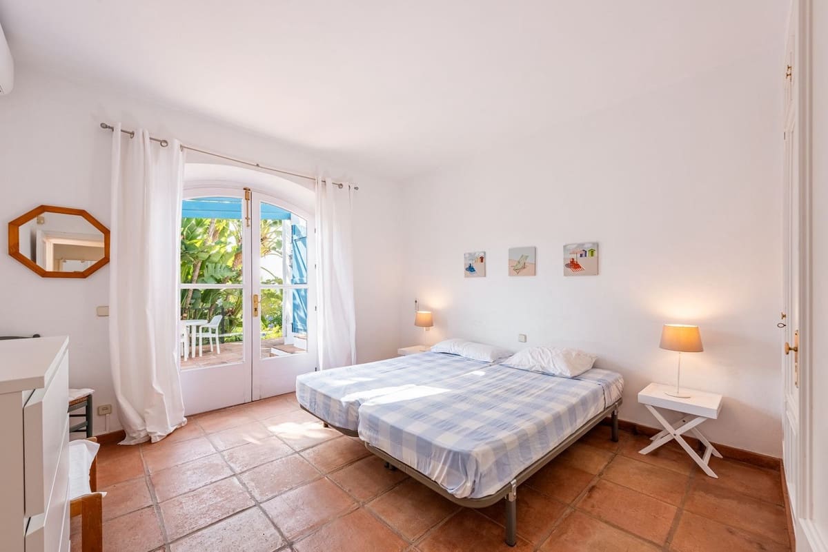 4 bedroom Villa for sale in Benahavis with pool garage - € 2,390,000 (Ref: 9296259)