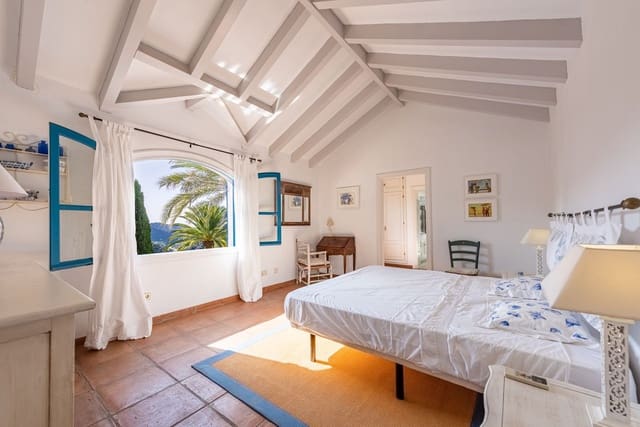 4 bedroom Villa for sale in Benahavís with pool garage - € 2,390,000 (Ref: 9296259)