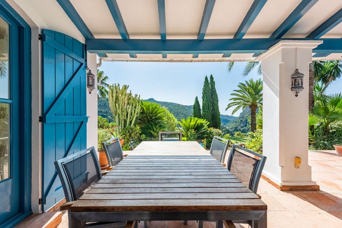 4 bedroom Villa for sale in Benahavis with pool garage - € 2,390,000 (Ref: 9296259)