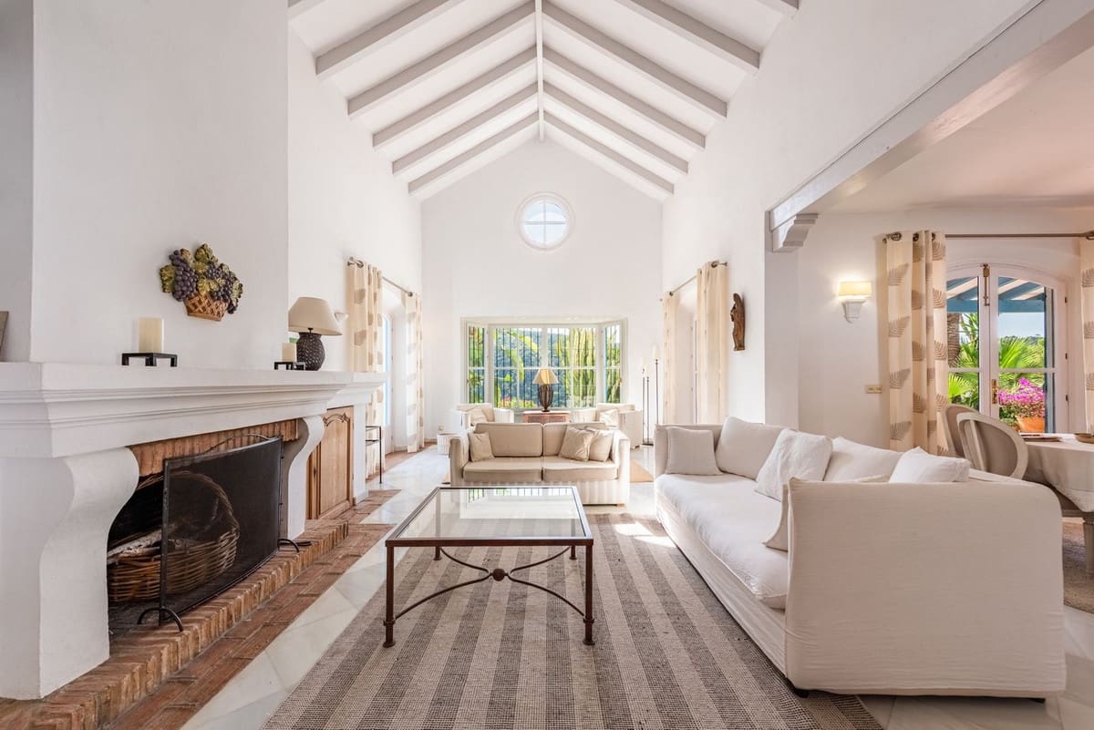 4 bedroom Villa for sale in Benahavis with pool garage - € 2,390,000 (Ref: 9296259)