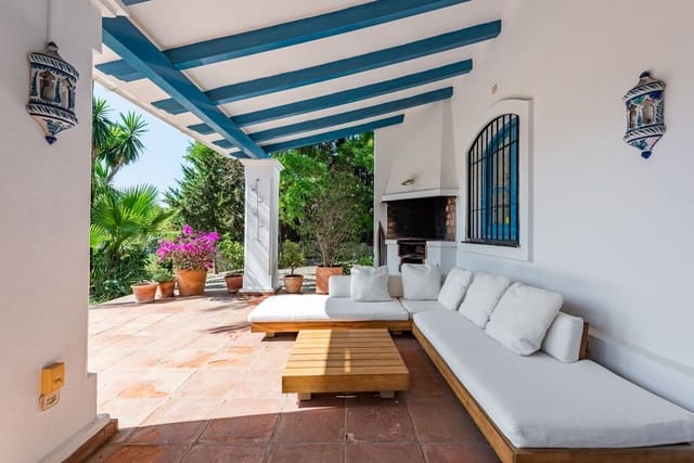 4 bedroom Villa for sale in Benahavís with pool garage - € 2,390,000 (Ref: 9296259)