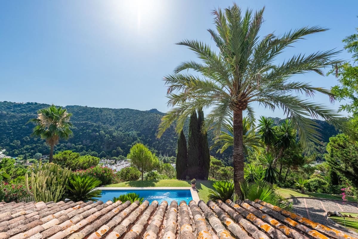 4 bedroom Villa for sale in Benahavis with pool garage - € 2,390,000 (Ref: 9296259)