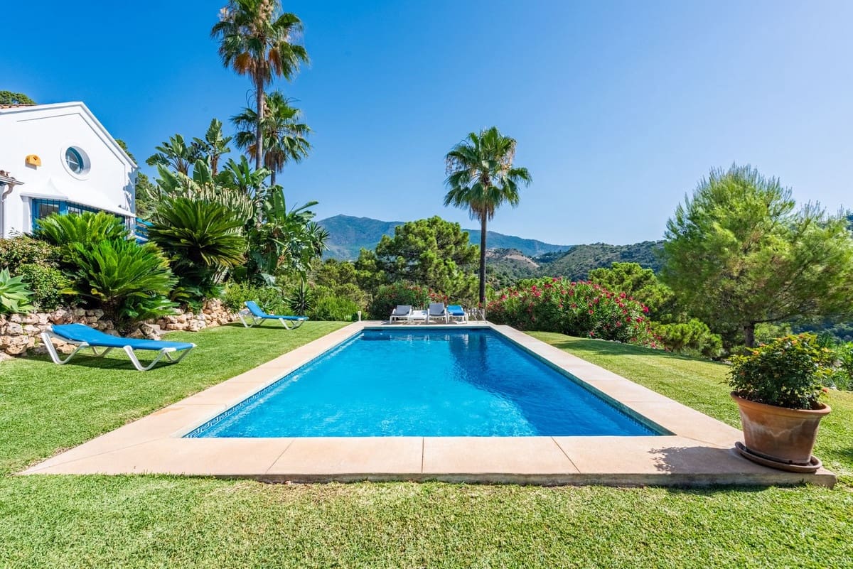 4 bedroom Villa for sale in Benahavis with pool garage - € 2,390,000 (Ref: 9296259)