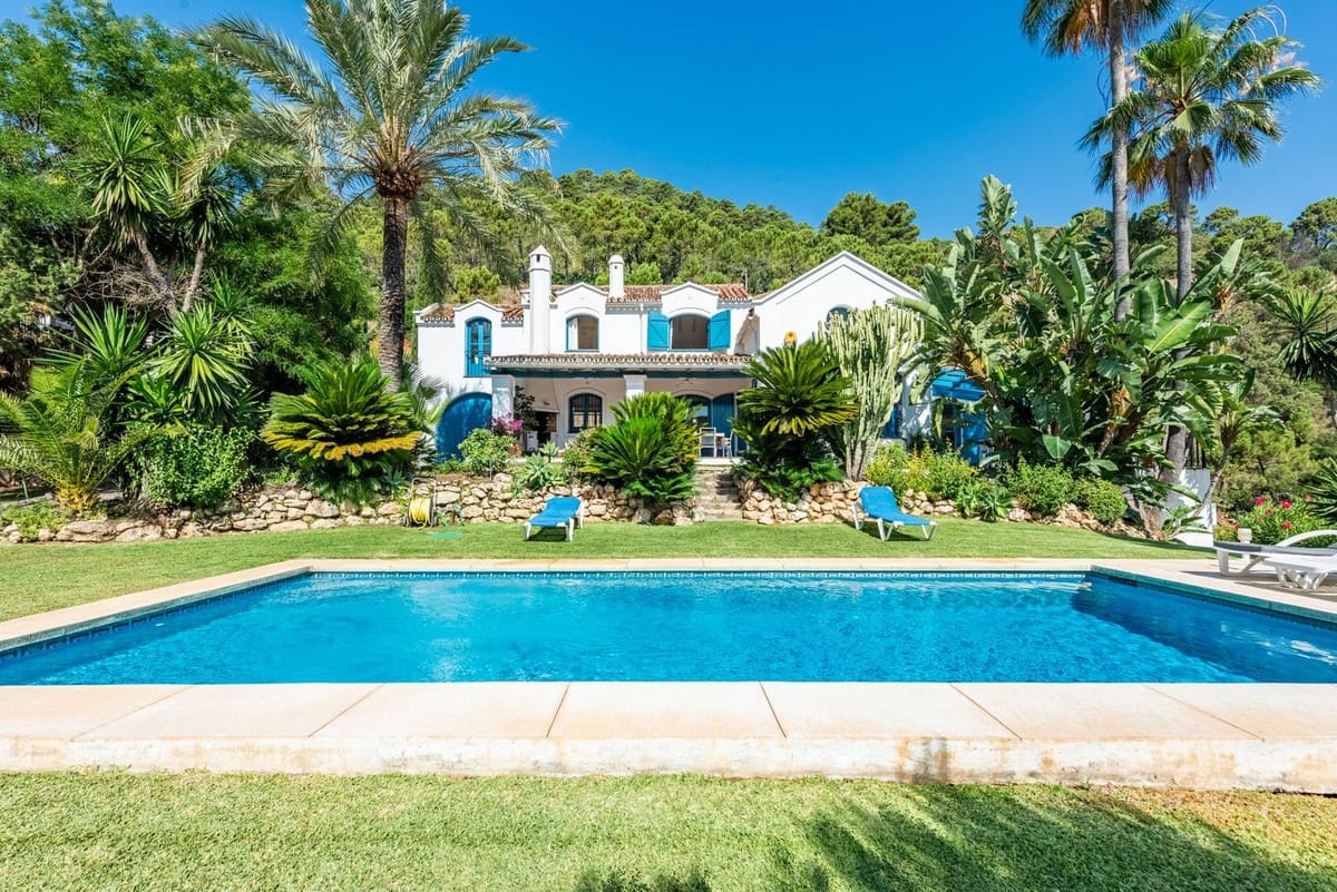 4 bedroom Villa for sale in Benahavis with pool garage - € 2,390,000 (Ref: 9296259)