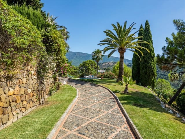 4 bedroom Villa for sale in Benahavís with pool garage - € 2,390,000 (Ref: 9296259)