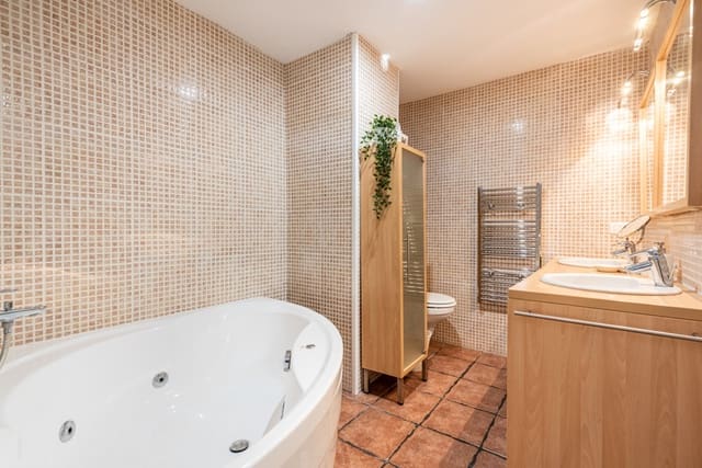 2 bedroom Apartment for sale in Benahavís with pool - € 249,000 (Ref: 9296260)