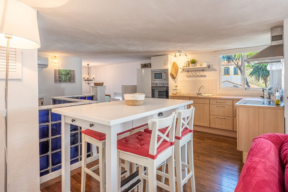 2 bedroom Apartment for sale in Benahavis with pool - € 249,000 (Ref: 9296260)