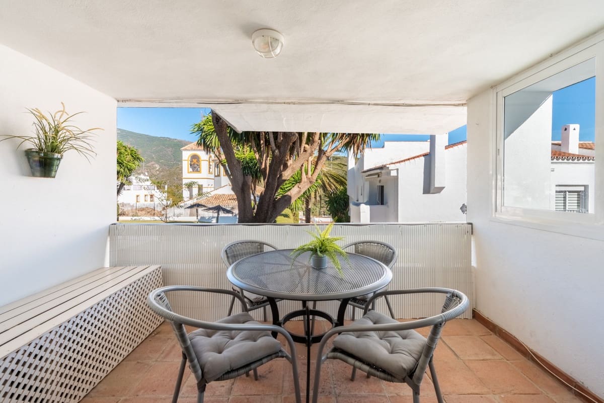 2 bedroom Apartment for sale in Benahavis with pool - € 249,000 (Ref: 9296260)