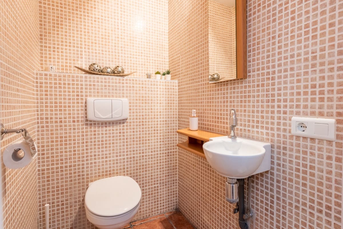 2 bedroom Apartment for sale in Benahavis with pool - € 249,000 (Ref: 9296260)