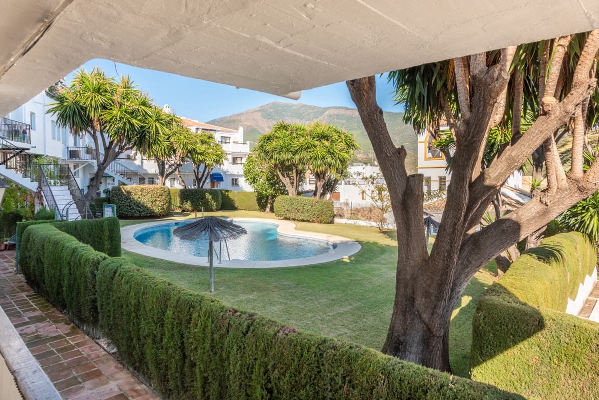 2 bedroom Apartment for sale in Benahavis with pool - € 249,000 (Ref: 9296260)