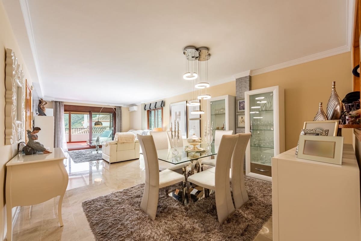 2 bedroom Apartment for sale in Benahavis with garage - € 365,000 (Ref: 9296272)