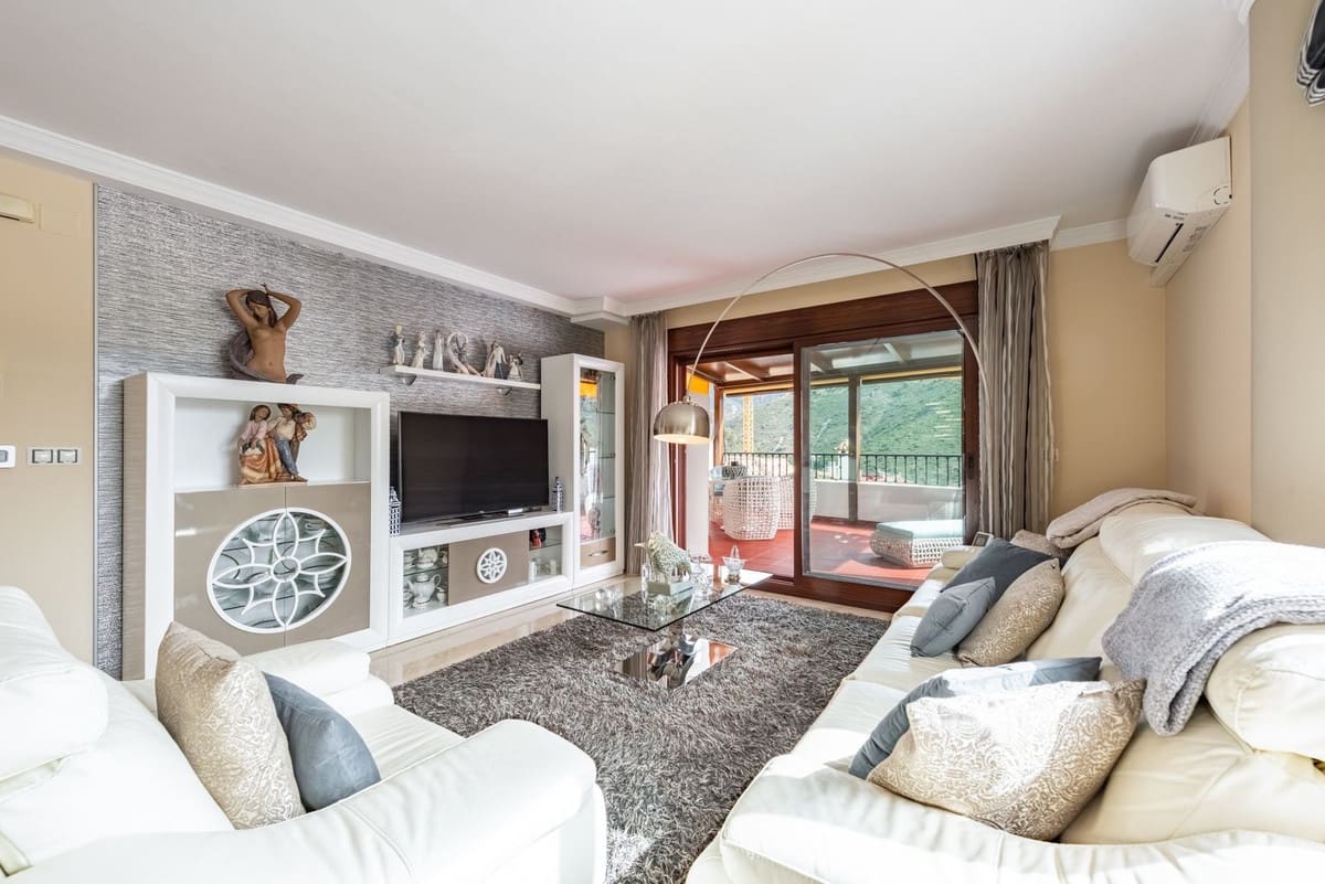 2 bedroom Apartment for sale in Benahavis with garage - € 365,000 (Ref: 9296272)