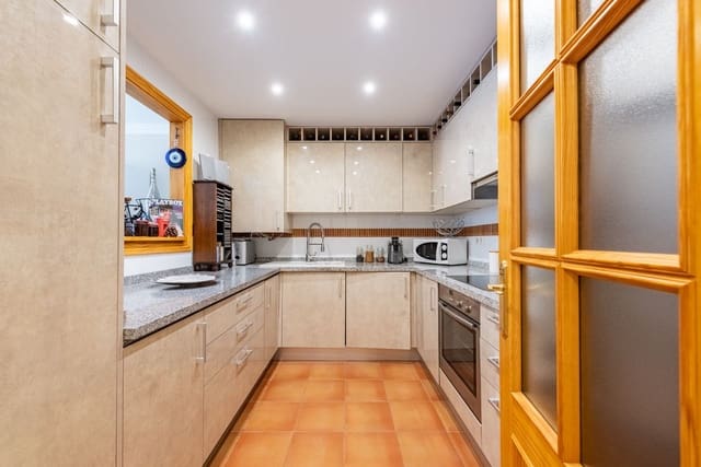 2 bedroom Apartment for sale in Benahavís with garage - € 365,000 (Ref: 9296272)