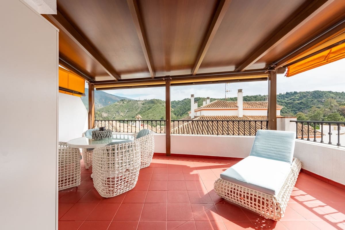 2 bedroom Apartment for sale in Benahavis with garage - € 365,000 (Ref: 9296272)