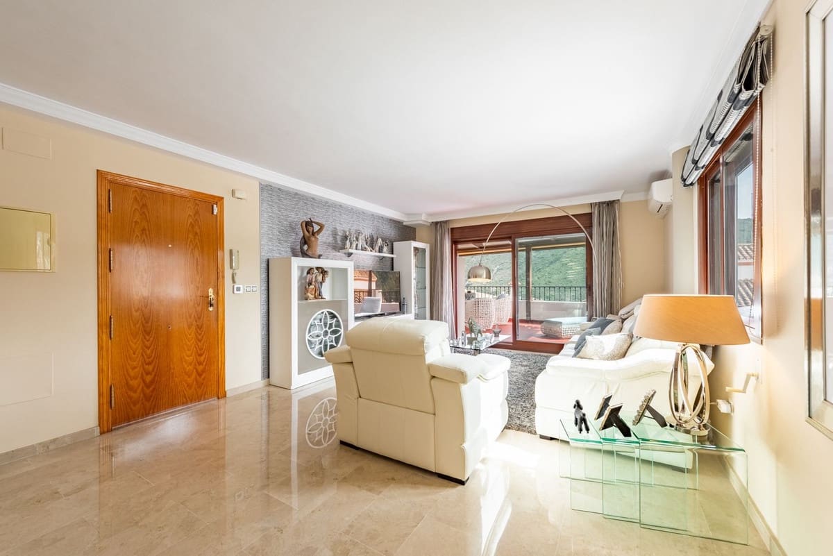 2 bedroom Apartment for sale in Benahavis with garage - € 365,000 (Ref: 9296272)