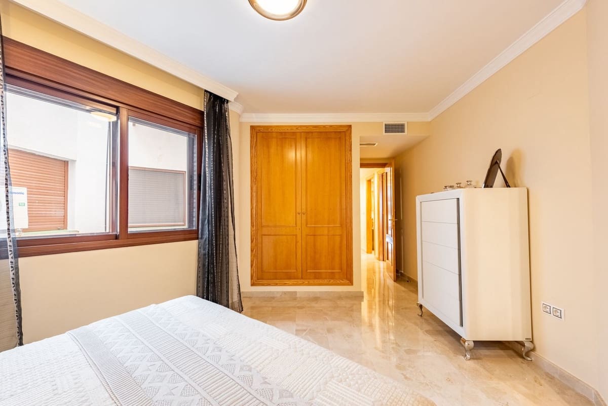 2 bedroom Apartment for sale in Benahavis with garage - € 365,000 (Ref: 9296272)