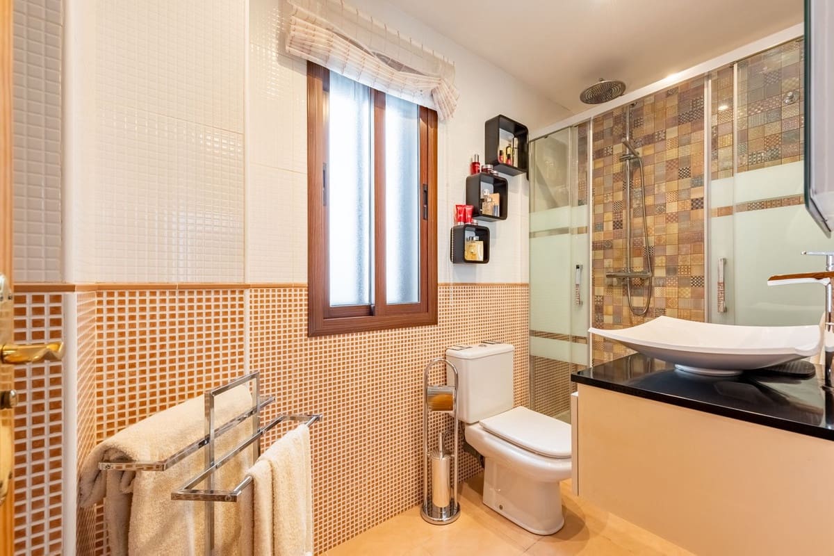 2 bedroom Apartment for sale in Benahavis with garage - € 365,000 (Ref: 9296272)