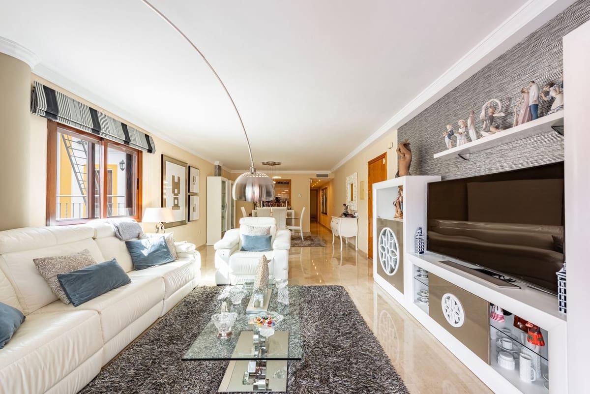 2 bedroom Apartment for sale in Benahavis with garage - € 365,000 (Ref: 9296272)