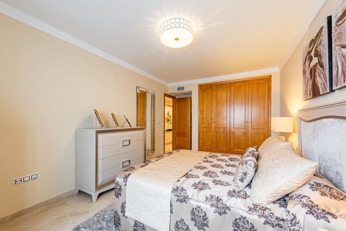 2 bedroom Apartment for sale in Benahavis with garage - € 365,000 (Ref: 9296272)