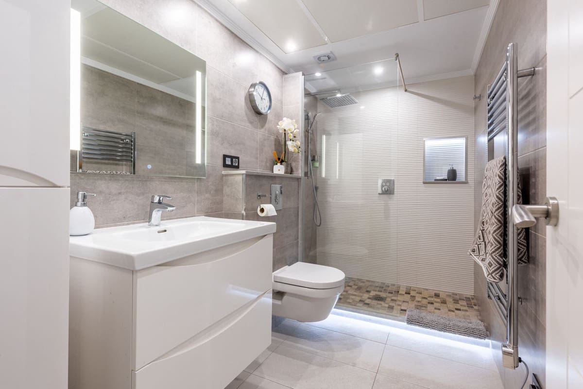 2 bedroom Apartment for sale in Benahavis with garage - € 395,000 (Ref: 9373942)