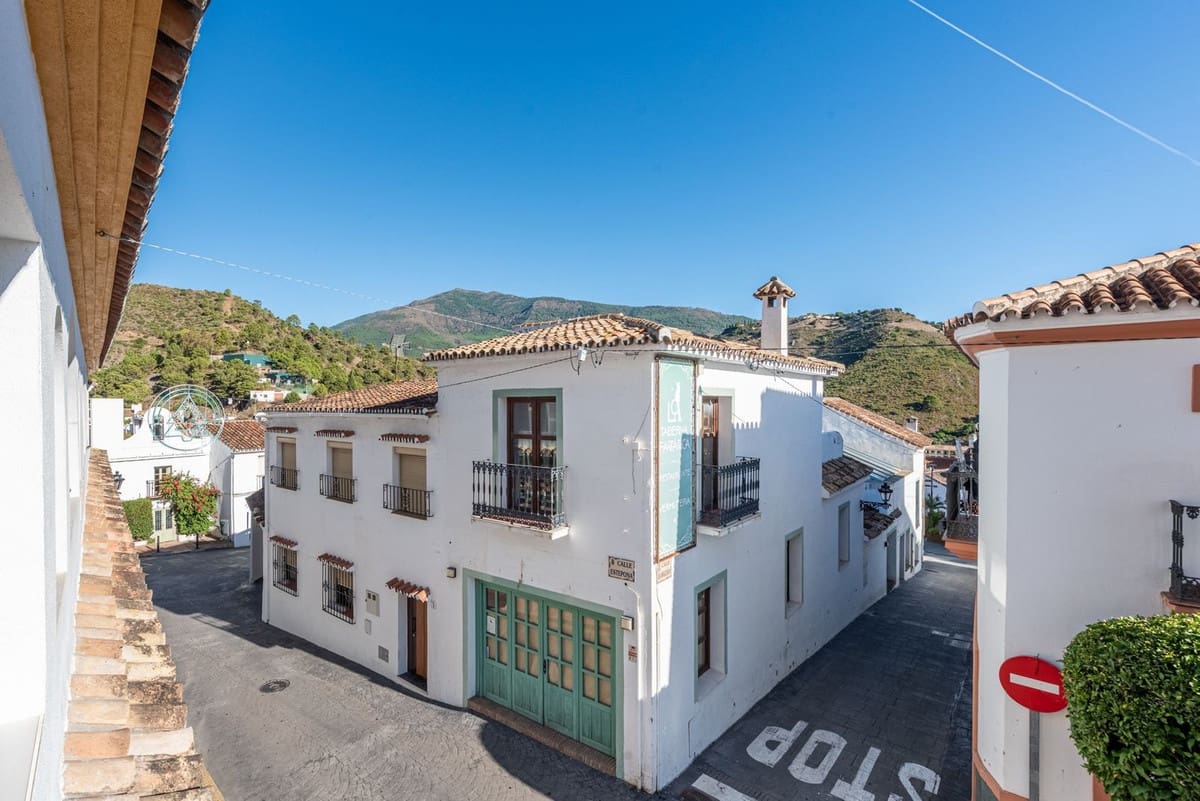 2 bedroom Apartment for sale in Benahavis with garage - € 395,000 (Ref: 9373942)