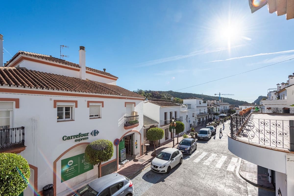 2 bedroom Apartment for sale in Benahavis with garage - € 395,000 (Ref: 9373942)