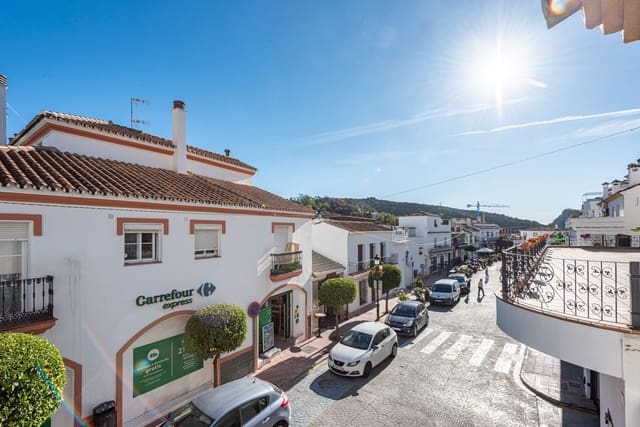 2 bedroom Apartment for sale in Benahavís with garage - € 395,000 (Ref: 9373942)