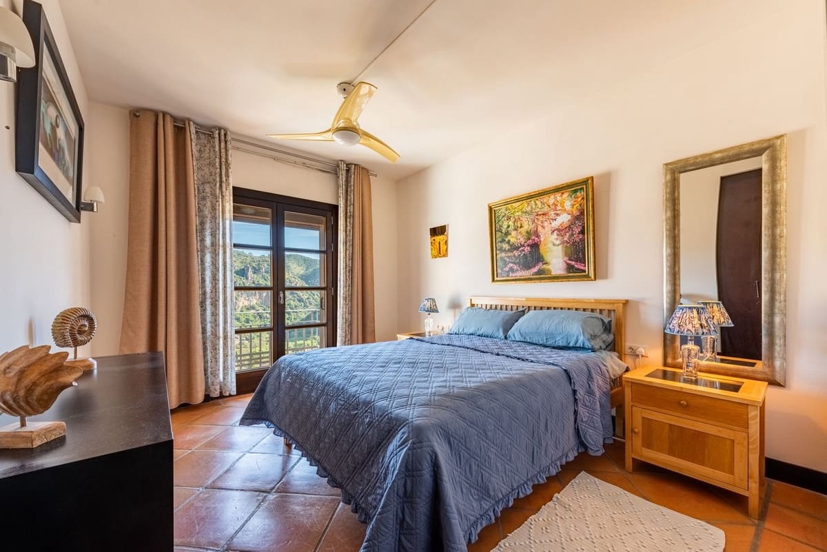 3 bedroom Townhouse for sale in Benahavis with pool garage - € 550,000 (Ref: 9386551)