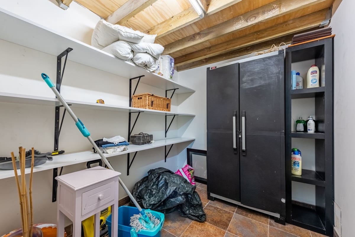 3 bedroom Townhouse for sale in Benahavis with pool garage - € 550,000 (Ref: 9386551)