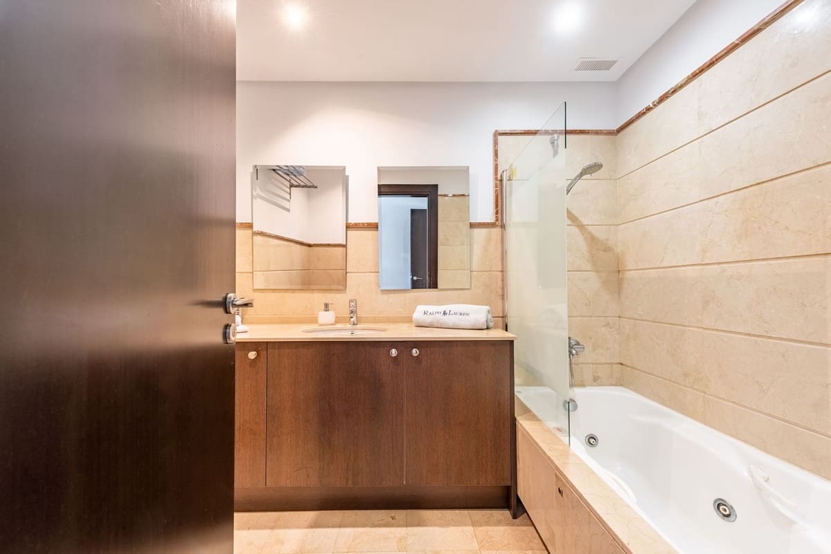 4 sypialnia Dom na sprzedaż w Benahavis z basenem garażem - 640 000 € (Ref: 9395318)