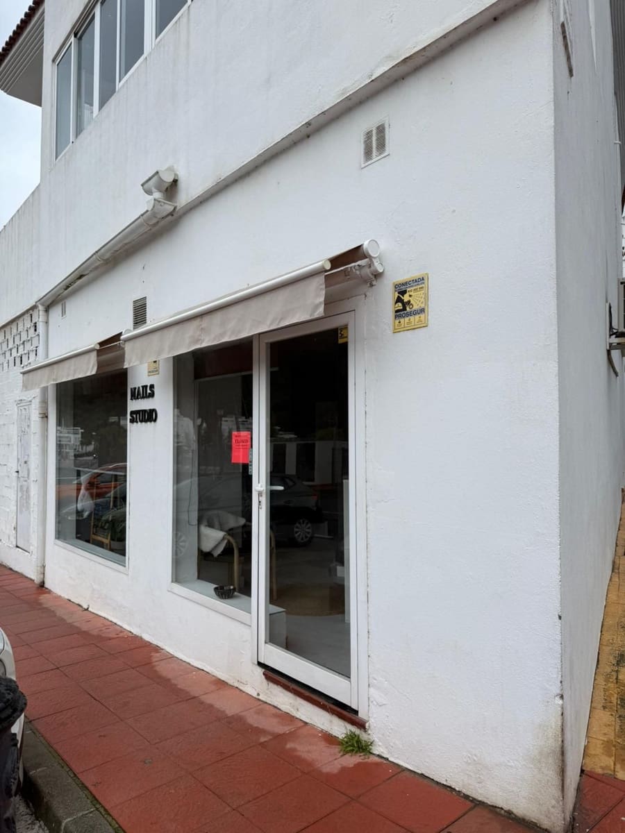Commercial for sale in Benahavis - € 120,000 (Ref: 9431796)