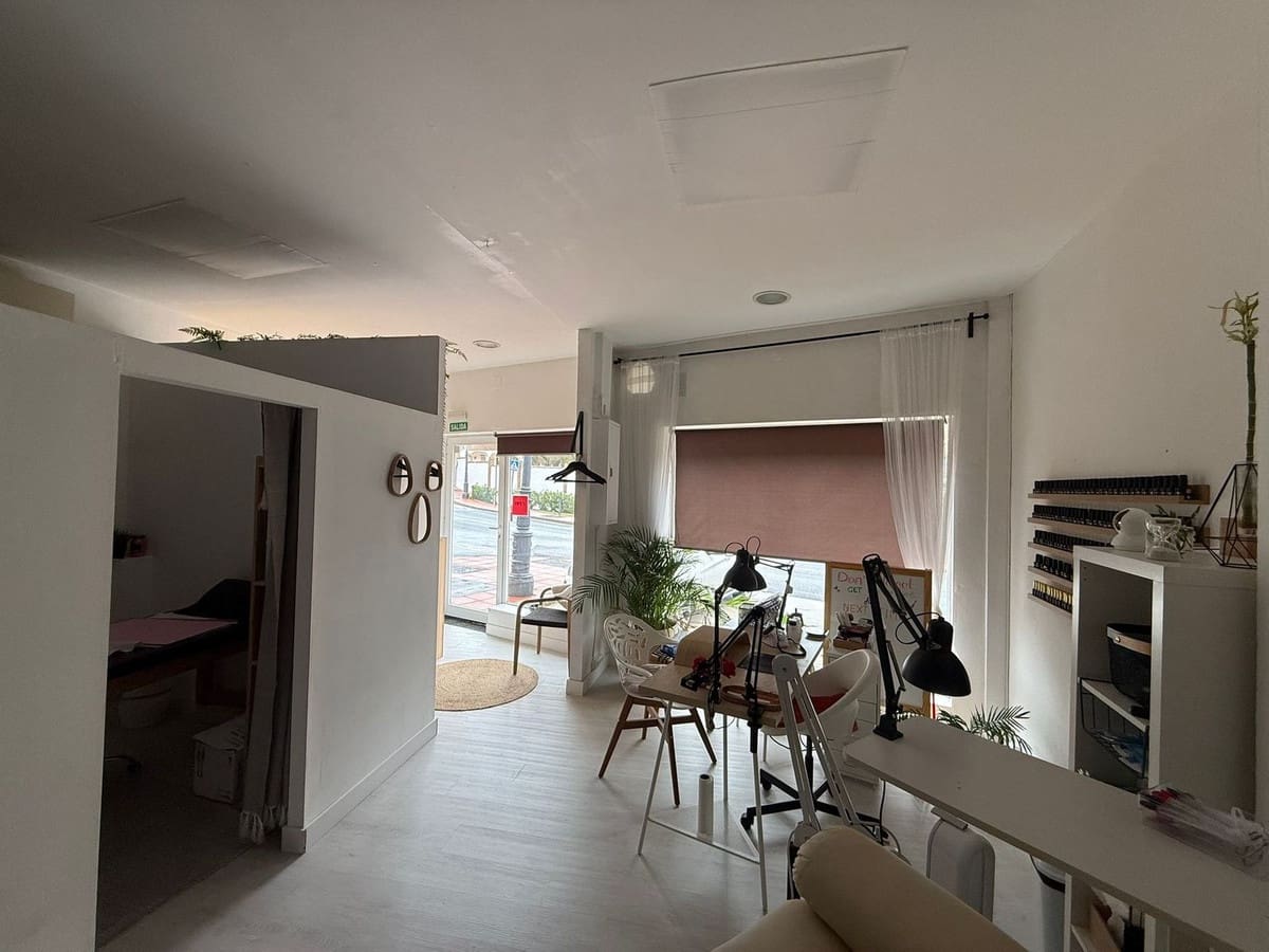 Commercial for sale in Benahavis - € 120,000 (Ref: 9431796)