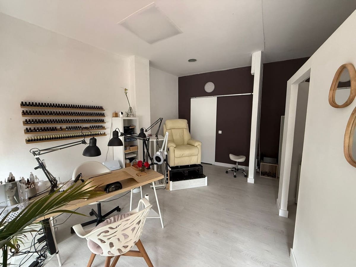 Commercial for sale in Benahavis - € 120,000 (Ref: 9431796)