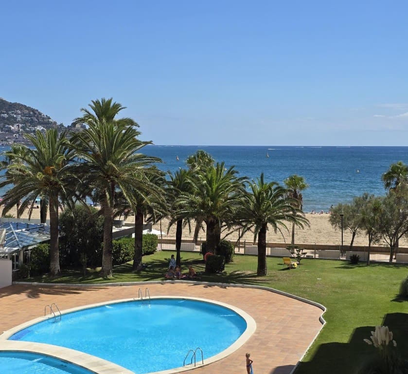 1 bedroom Beach Apartment for sale in Roses with pool - € 162,000 (Ref: 10012156)